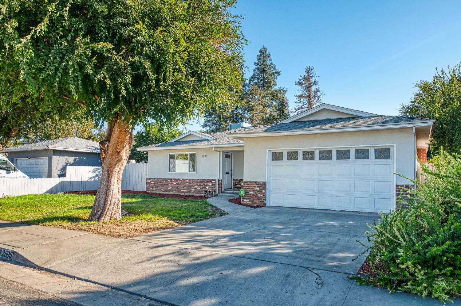 Property Photo:  2895 Fine Avenue  CA 93612 