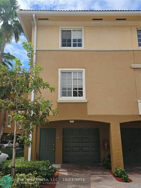 2961 NE 185th St 1609  Miami FL 33180 photo