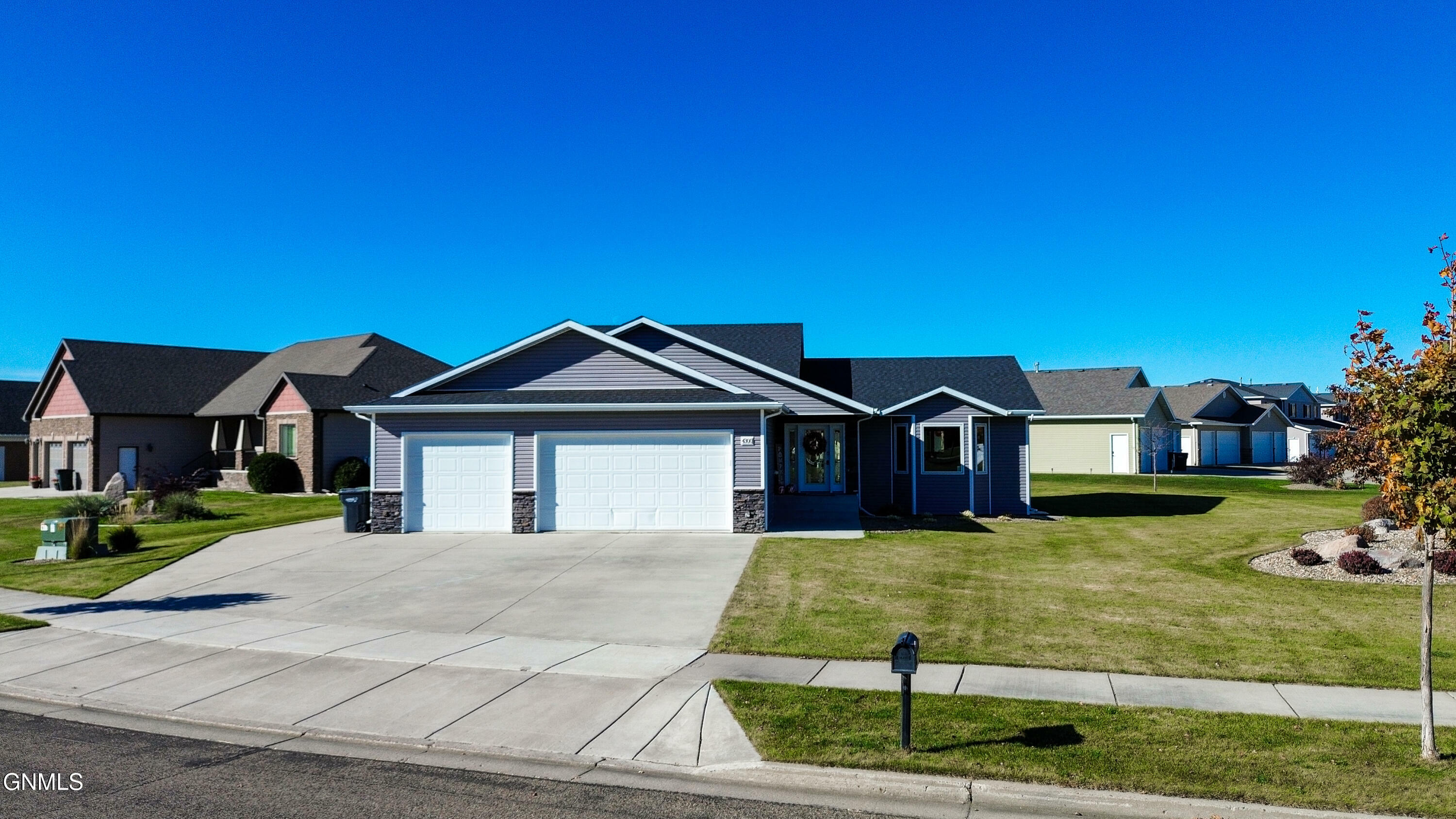 Property Photo:  4300 Borden Harbor Place SE  ND 58554 