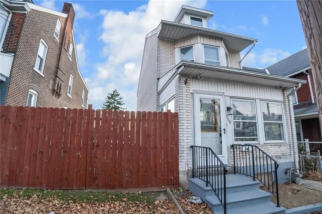 Property Photo:  206 South Carlisle Street  PA 18109