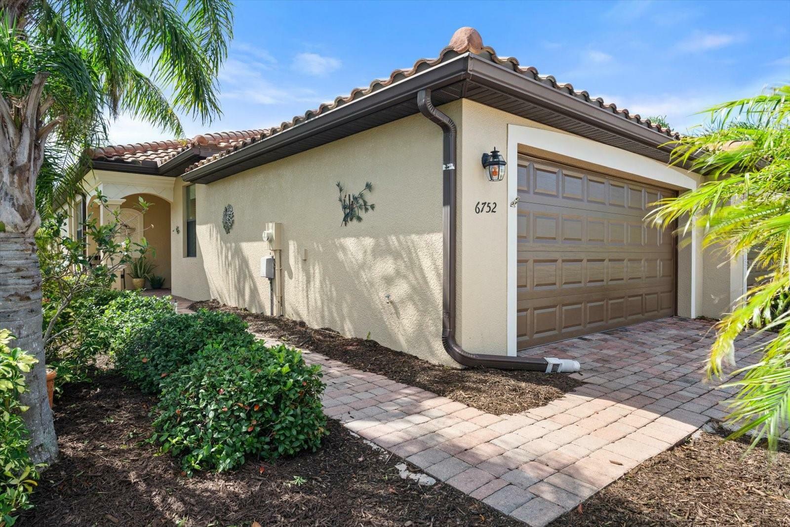 Property Photo:  6752 Willowshire Way  FL 34212 