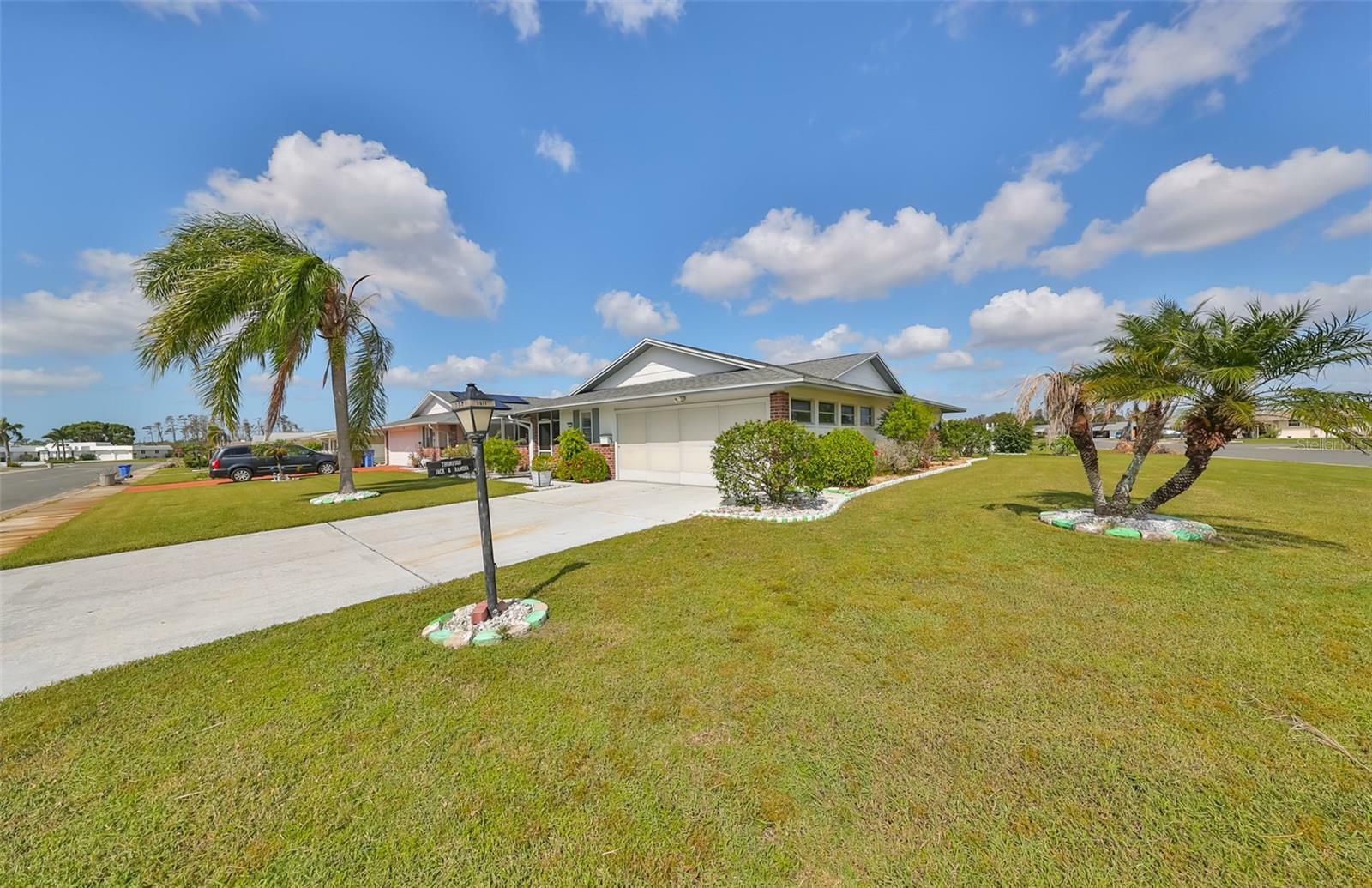 Property Photo:  1511 Danbury Drive  FL 33573 