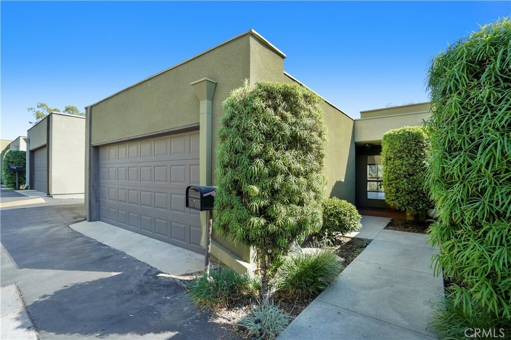 Property Photo:  859 Temple Terrace  CA 90042 