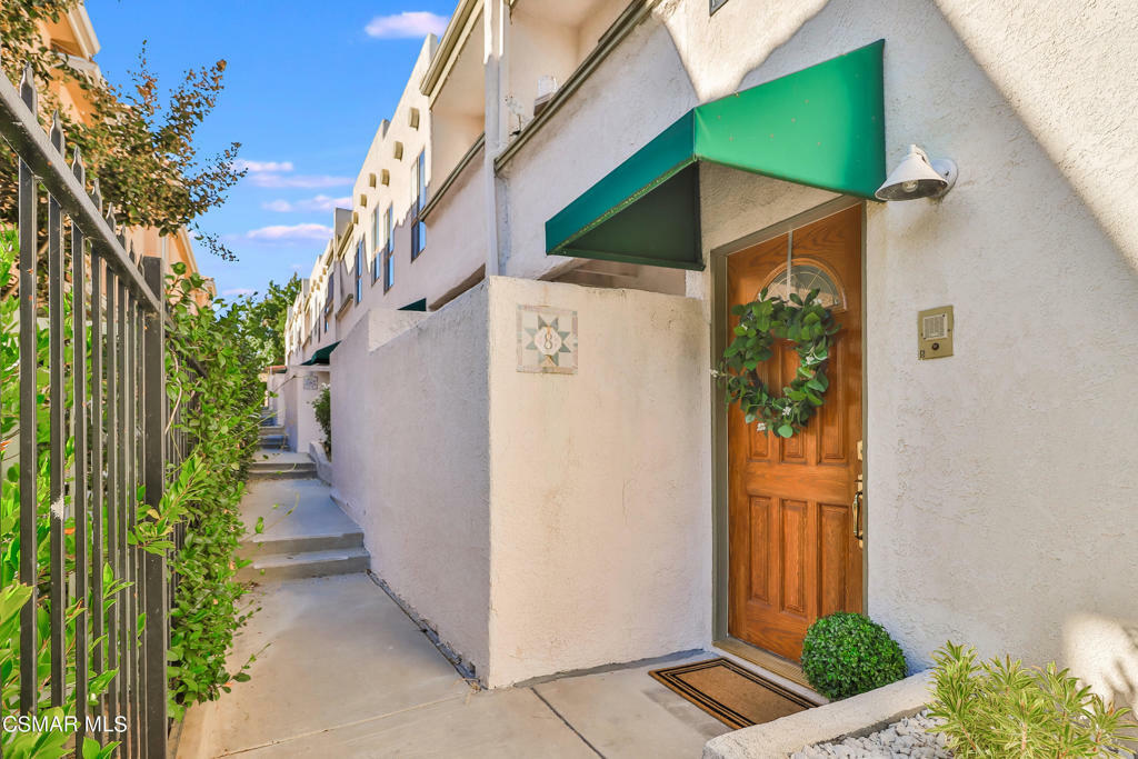 Property Photo:  5320 Colodny Drive 8  CA 91301 