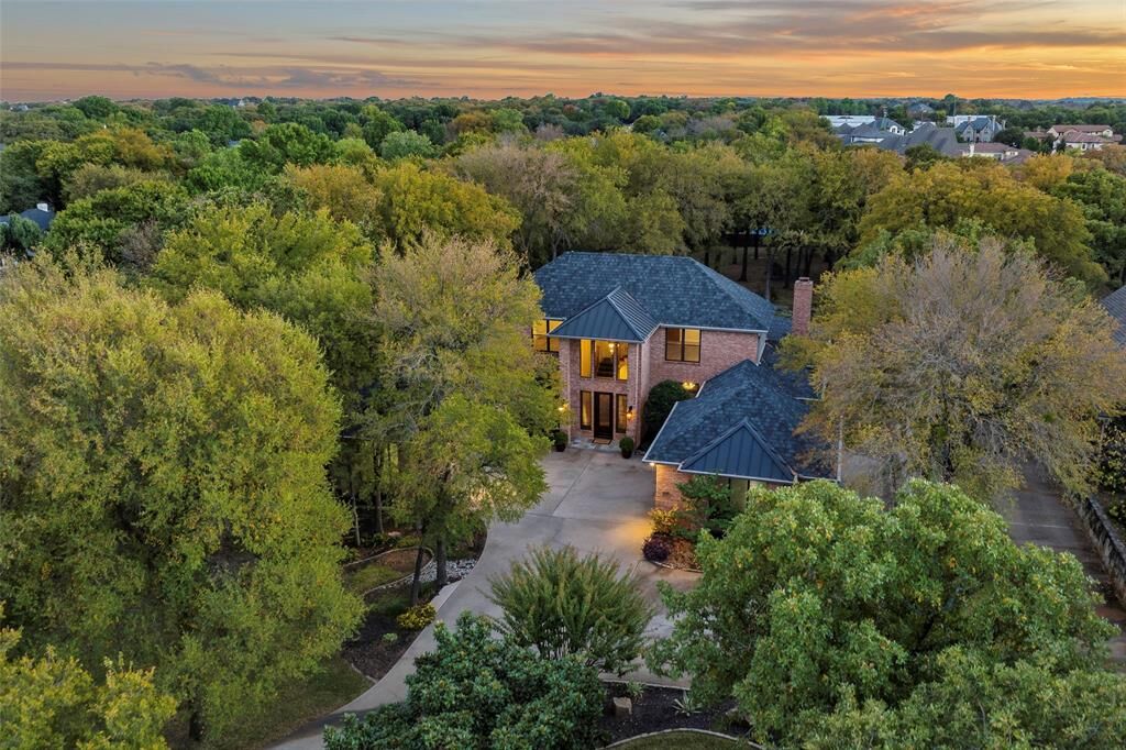 Property Photo:  1801 Kingswood Drive  TX 76092 