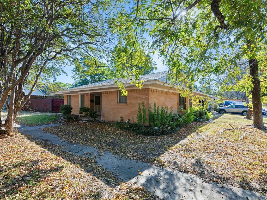 409 W Crockett Street  Ennis TX 75119 photo