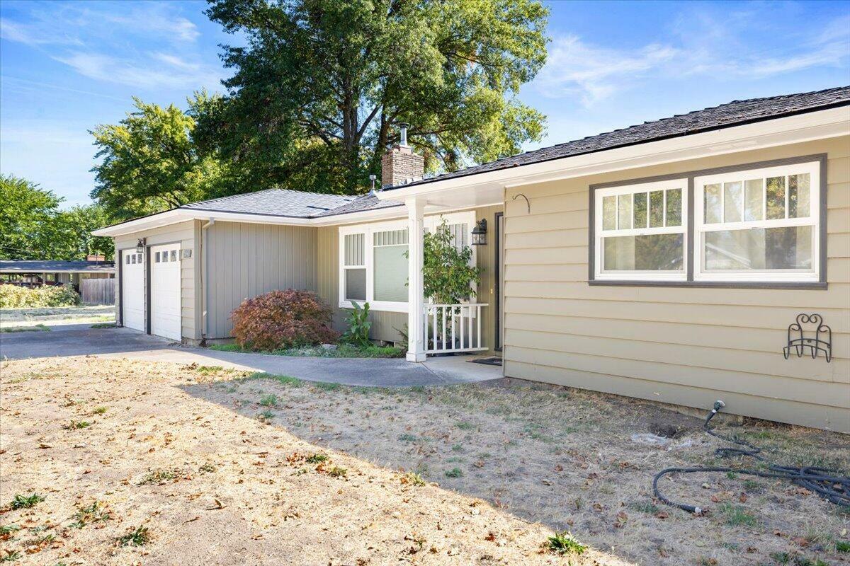 Property Photo:  2841 Juniper Avenue  OR 97502 