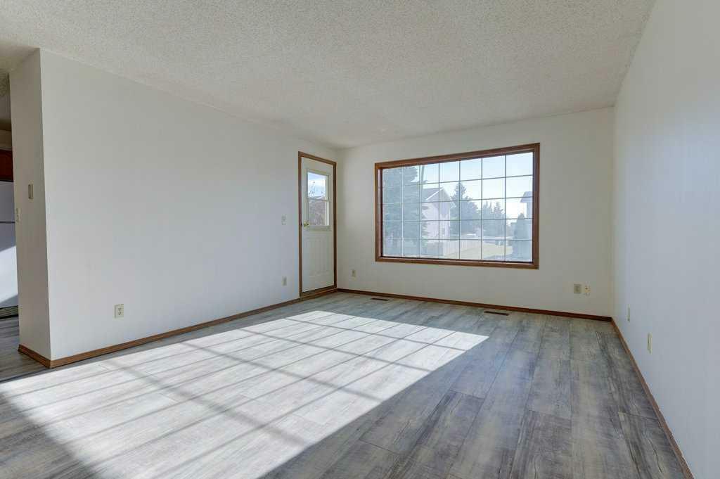 Property Photo:  22 Dixon Crescent  AB T4R 2J1 