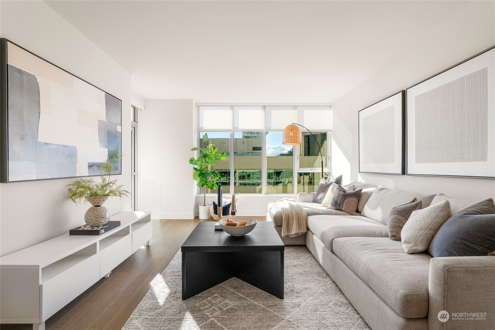 Property Photo: 583 Battery Street 812N WA 98121