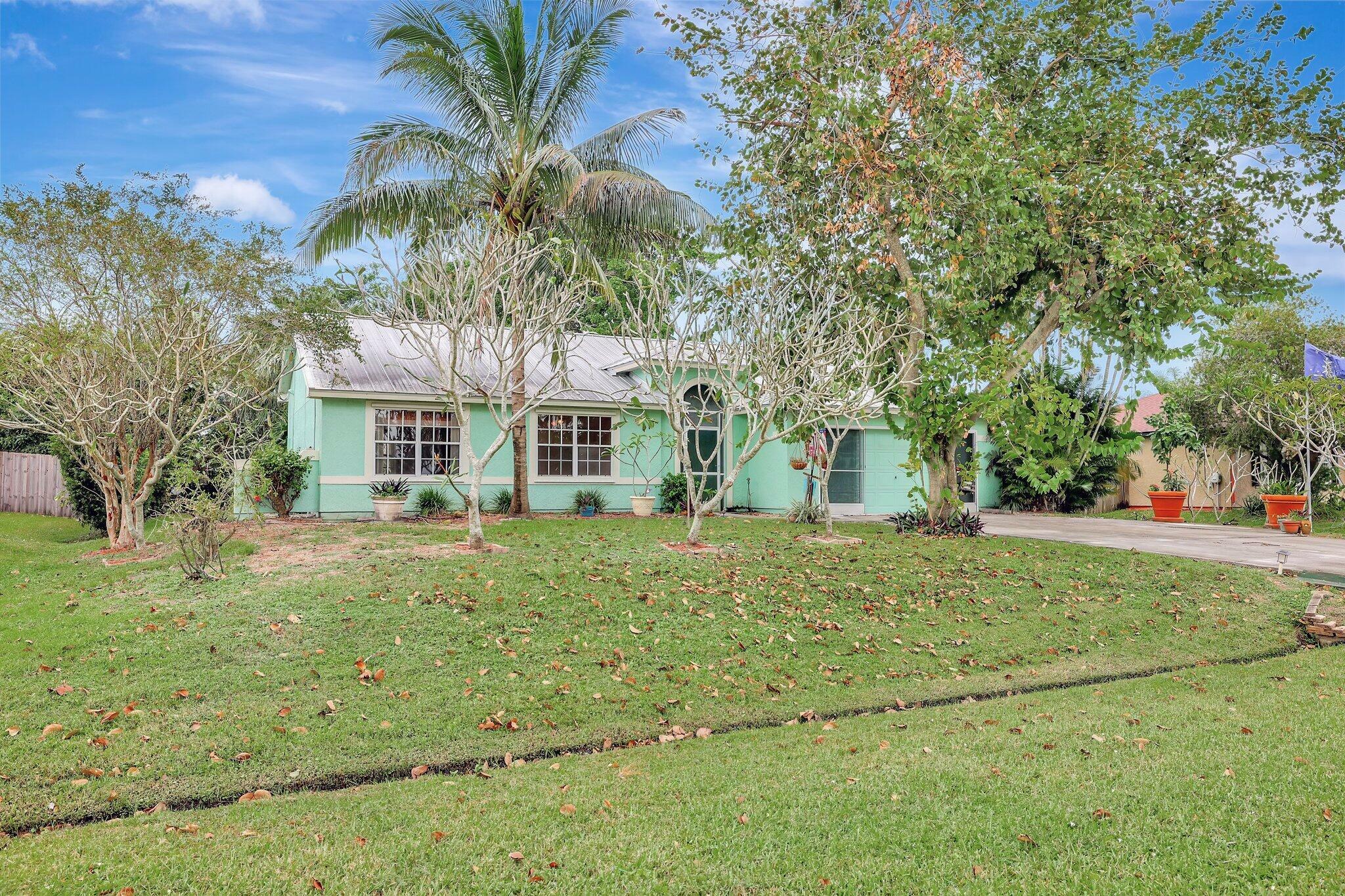 Property Photo:  307 SE Navy Avenue  FL 34984 