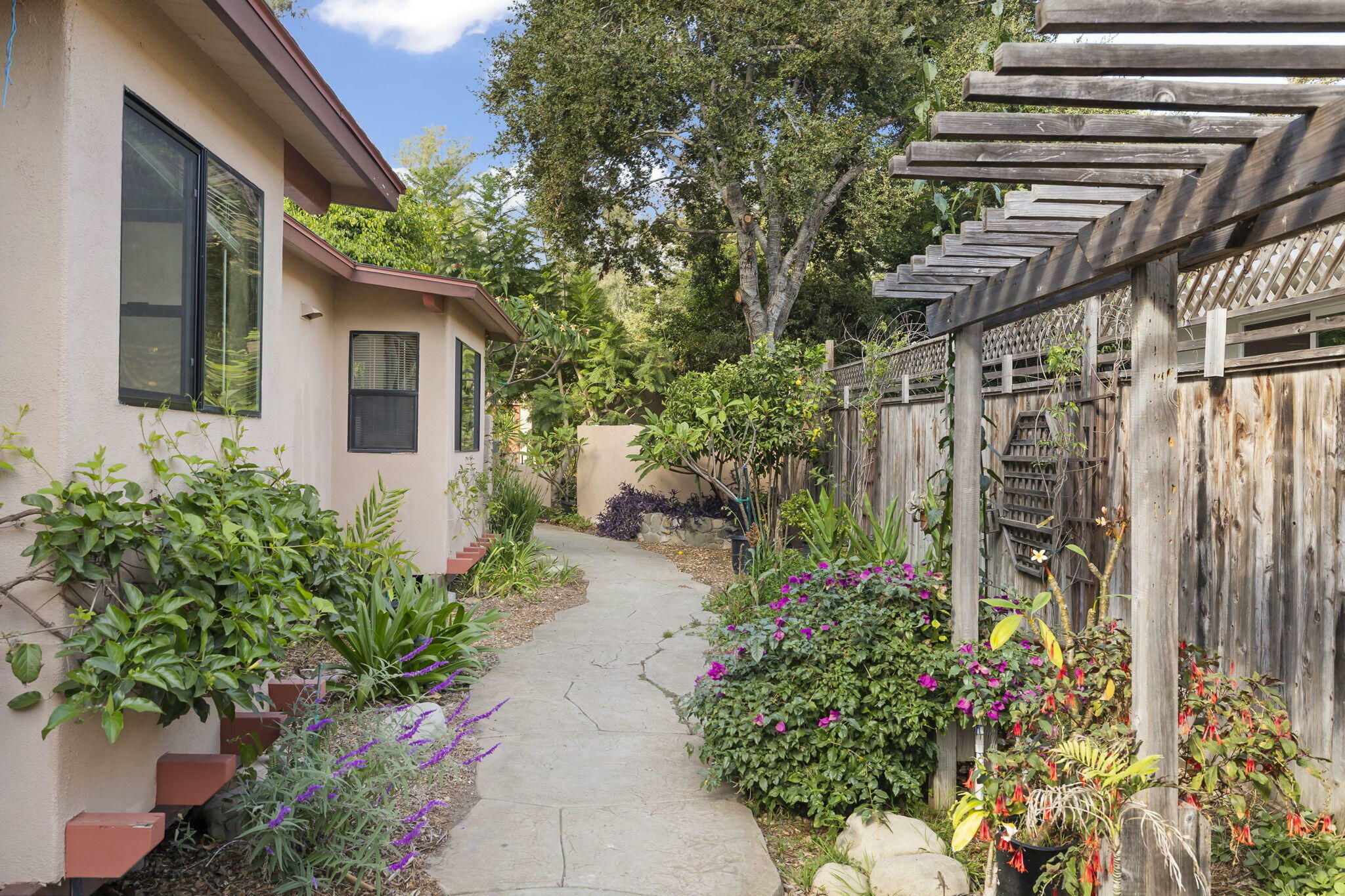 Property Photo:  5130 Cathedral Oaks Road  CA 93111 