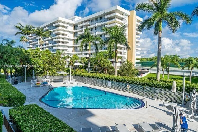 Property Photo: 199 Ocean Lane Dr 613 FL 33149