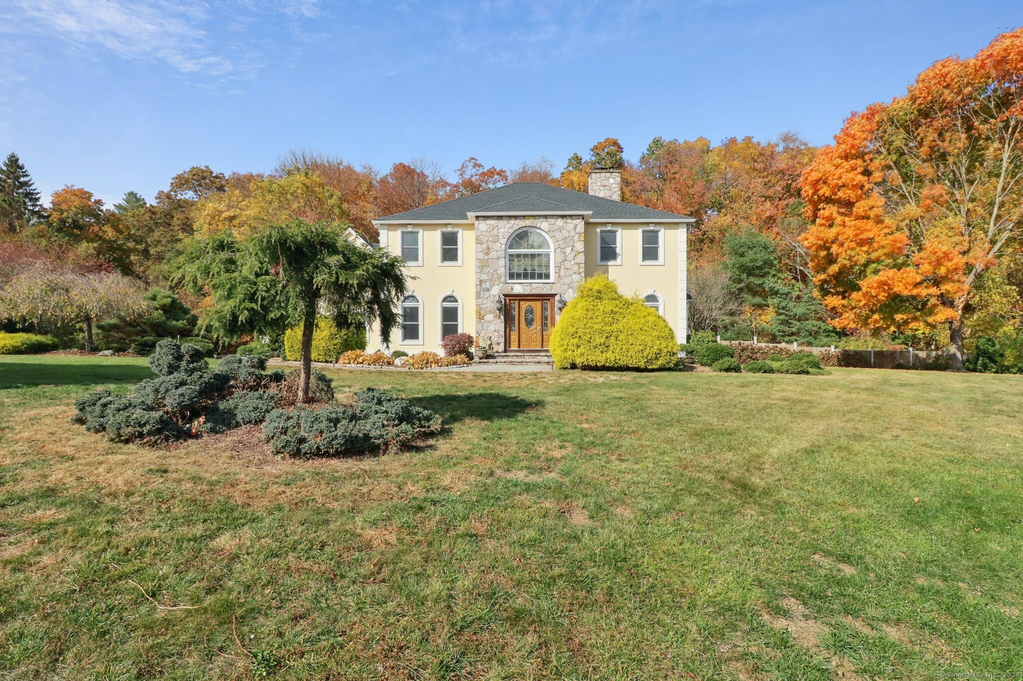 Property Photo: 10 Brae Loch Way CT 06484