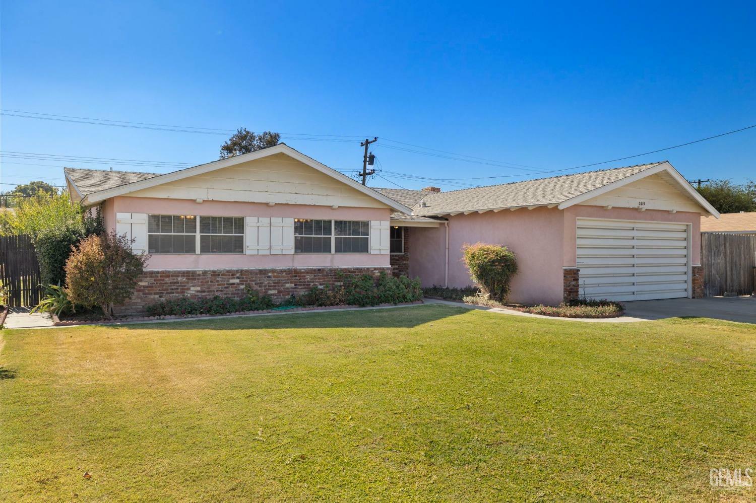 Property Photo:  2619 Gemline Avenue  CA 93304 