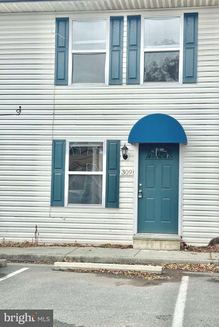 Property Photo: 309 Avon Court VA 22601