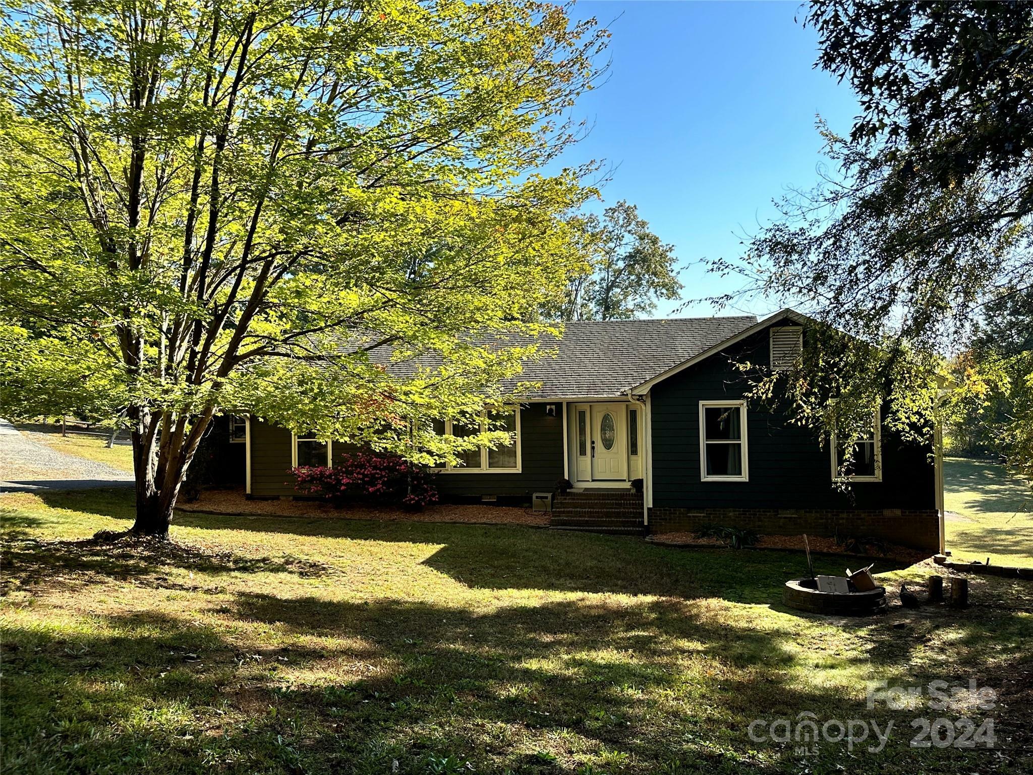 Property Photo:  205 Horseshoe Drive  NC 28120 