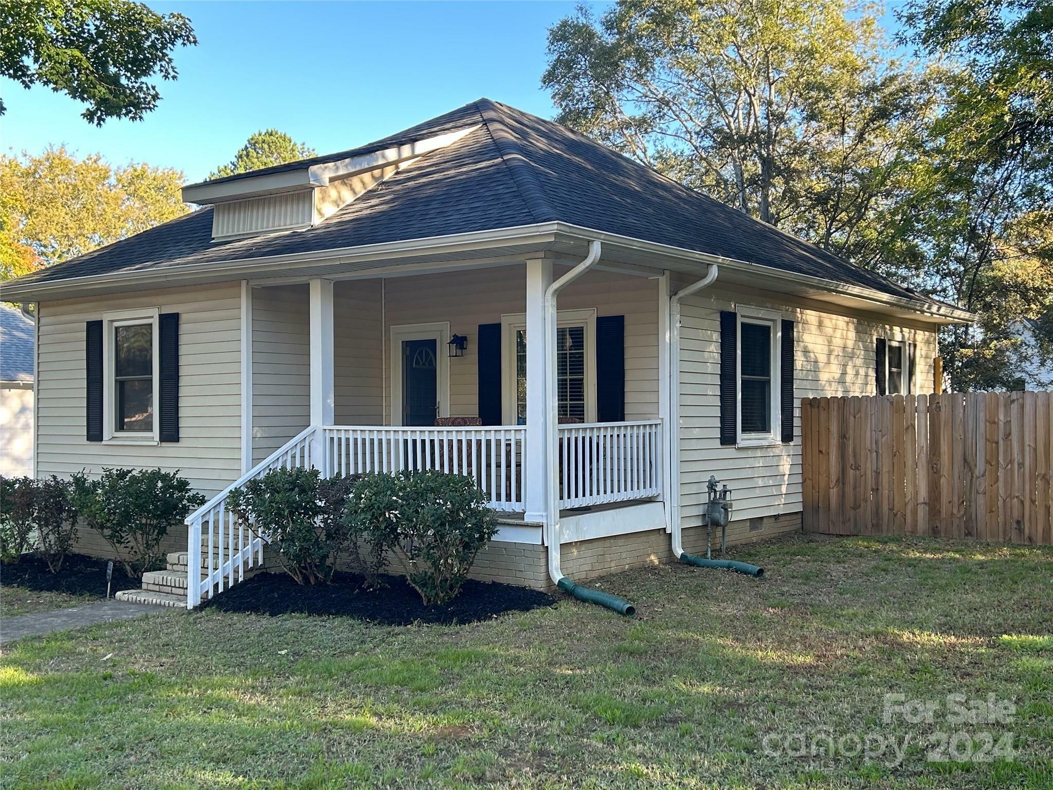 Property Photo:  420 James Street  NC 28134 