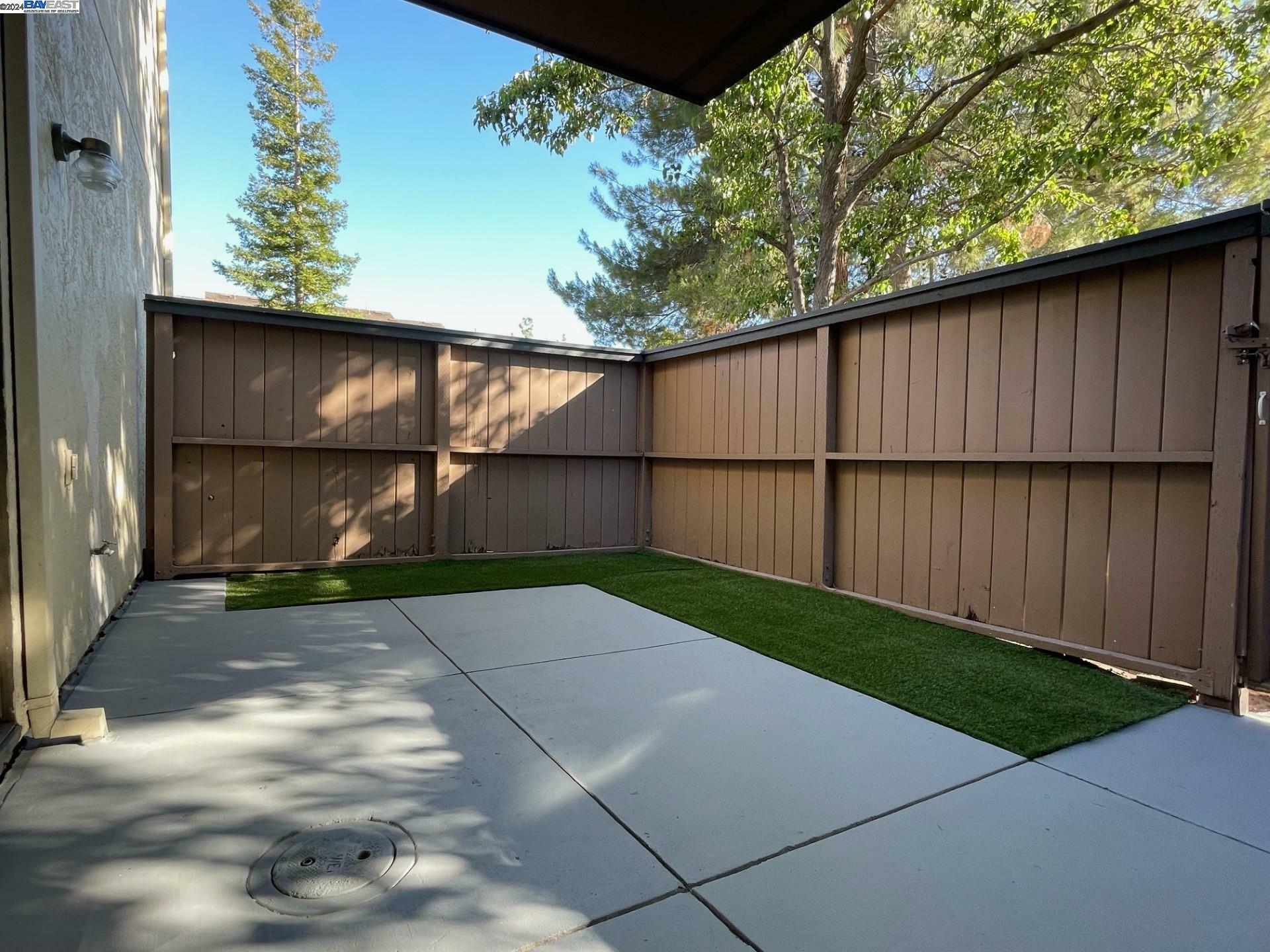 Property Photo:  176 Hackamore Cmn  CA 94539 