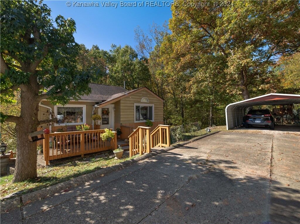 Property Photo:  131 Chestnut Street  WV 25064 
