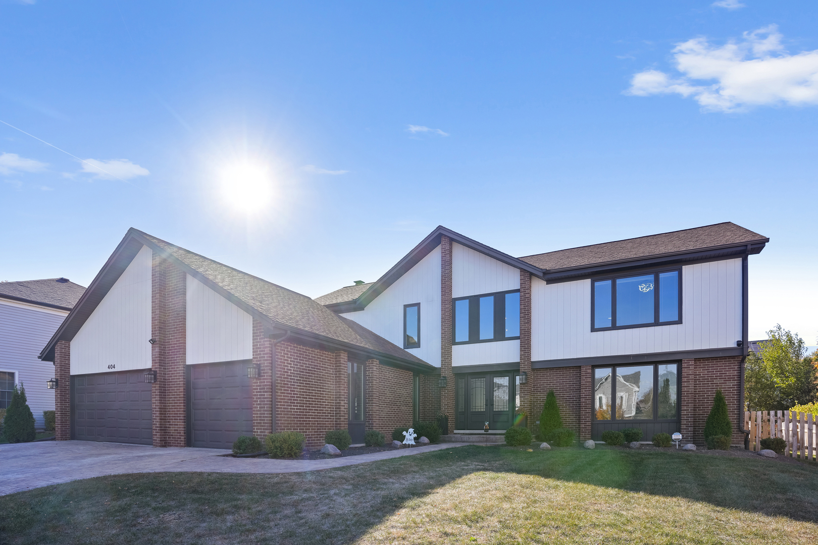 Property Photo: 404 Oakmont Lane IL 60173