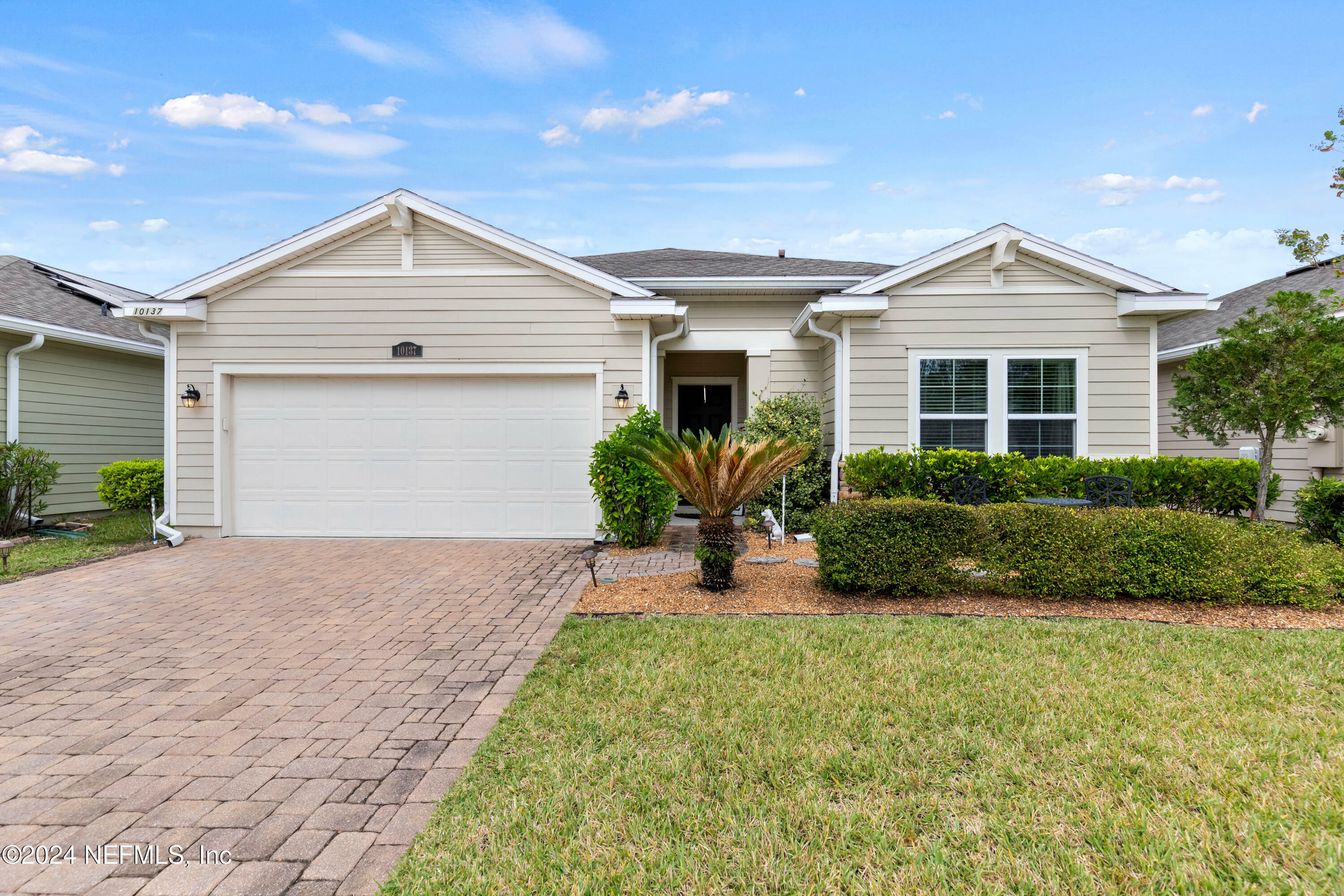 Property Photo: 10137 Dogwood Creek Drive FL 32222