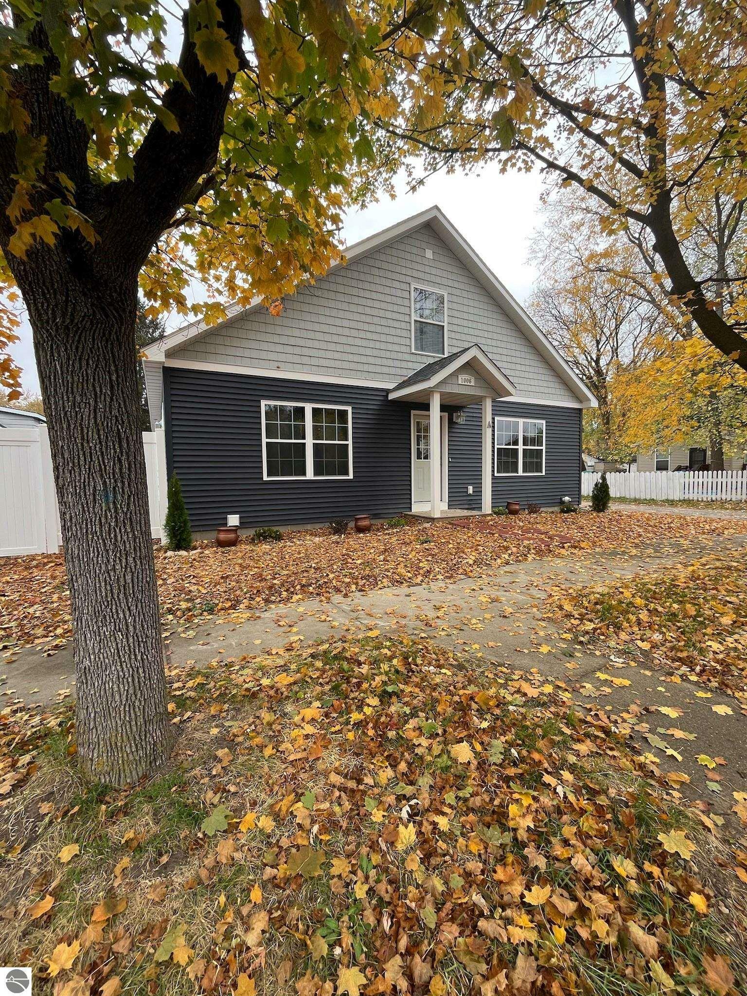 Property Photo:  1006 Bruce Street  MI 48858 