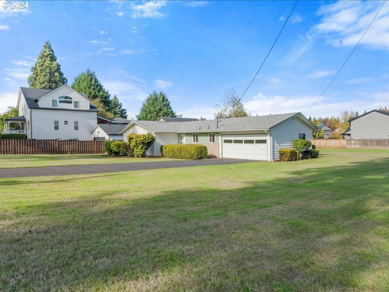 Property Photo:  2408 NE 104th St  WA 98686 