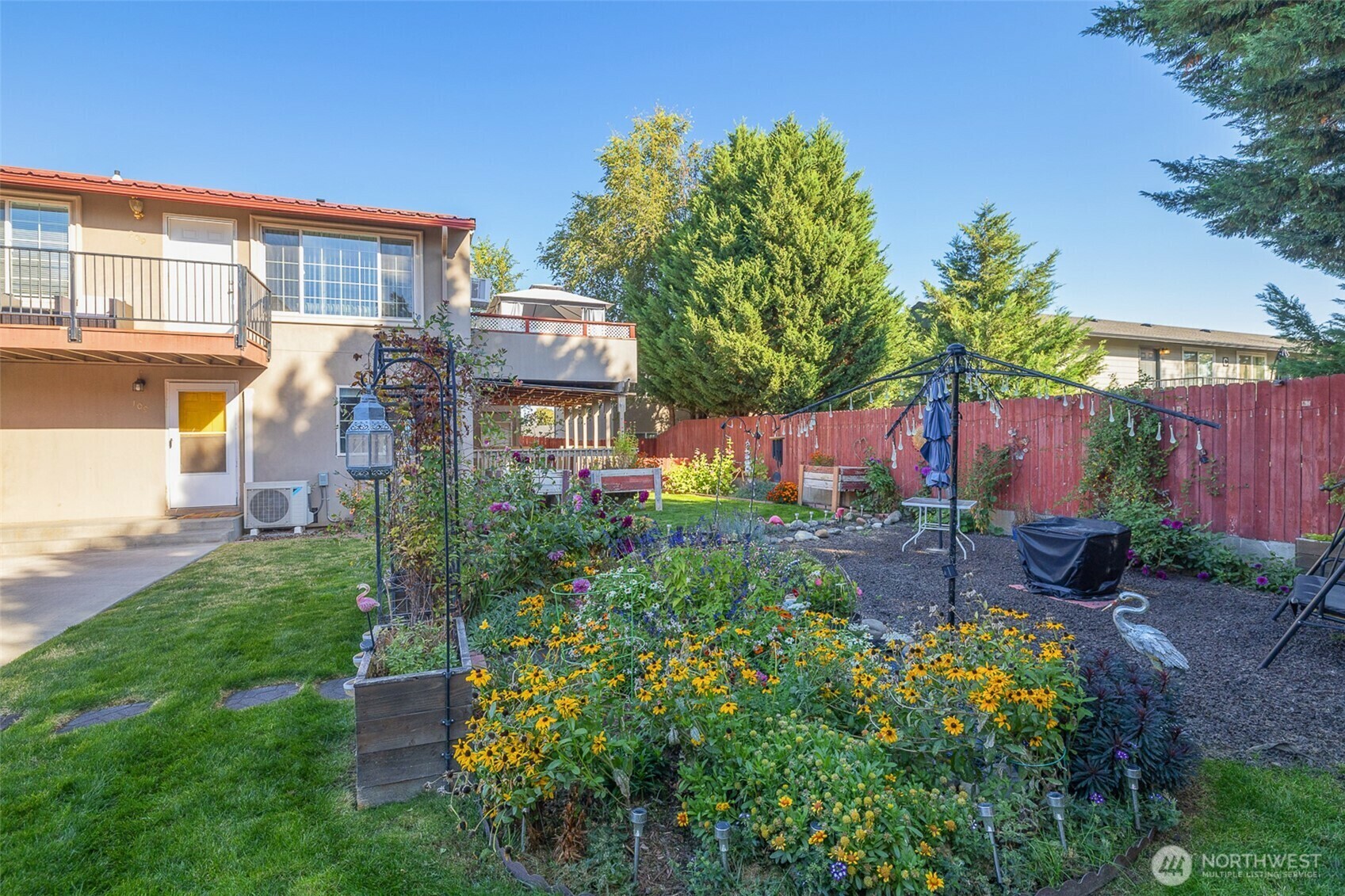 Property Photo: 526 S 40th Ave D 109 WA 99353