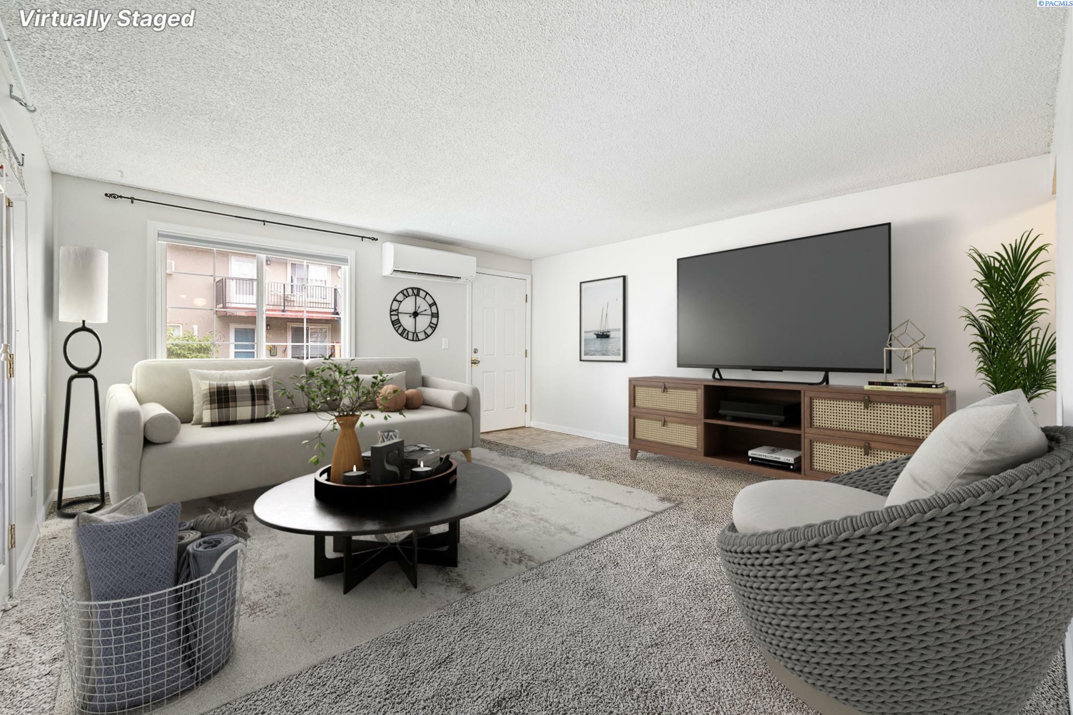 Property Photo: 526 S 40th Ave D-109 WA 99353