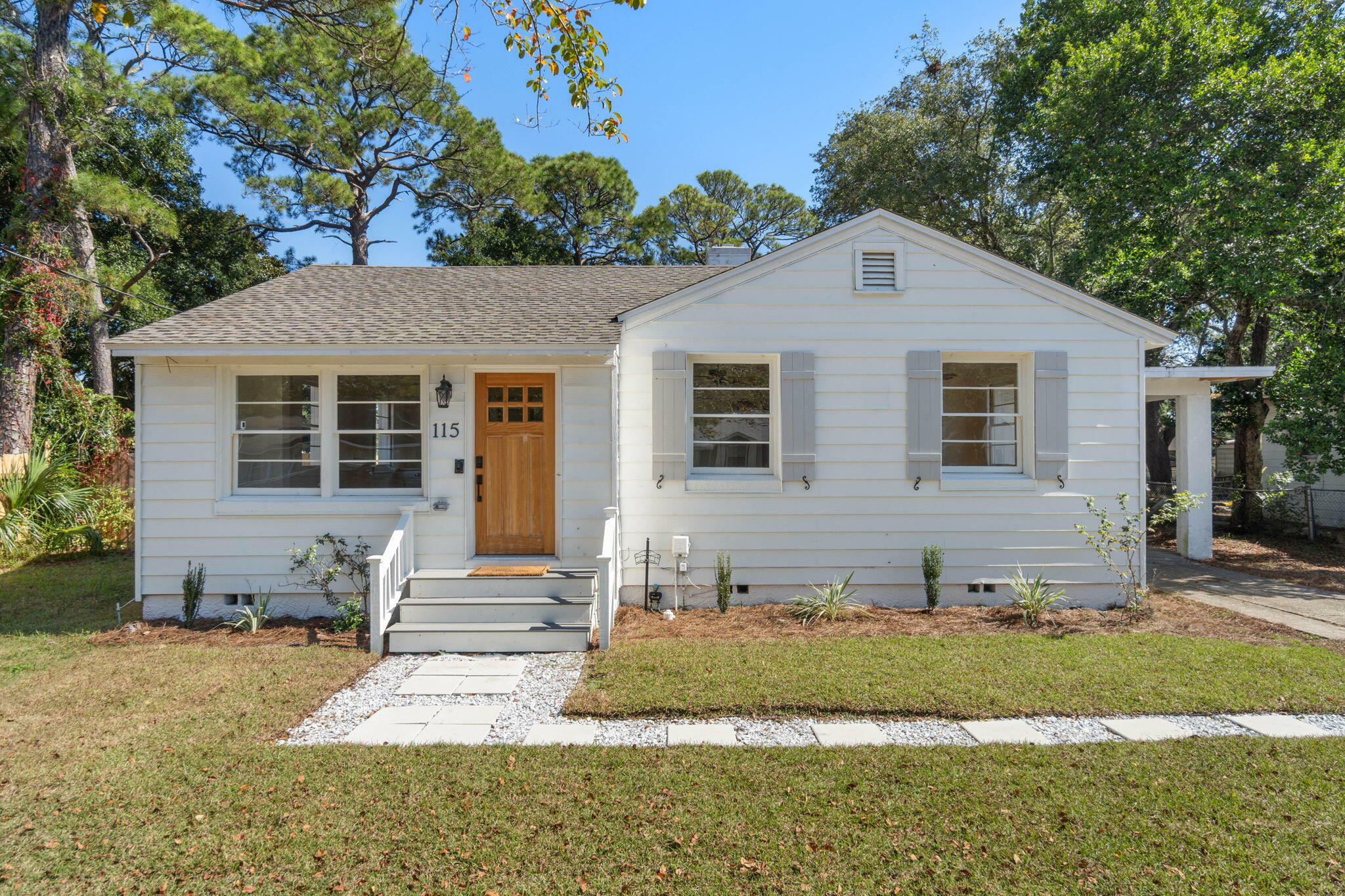 Property Photo:  115 SE Carson Drive  FL 32548 