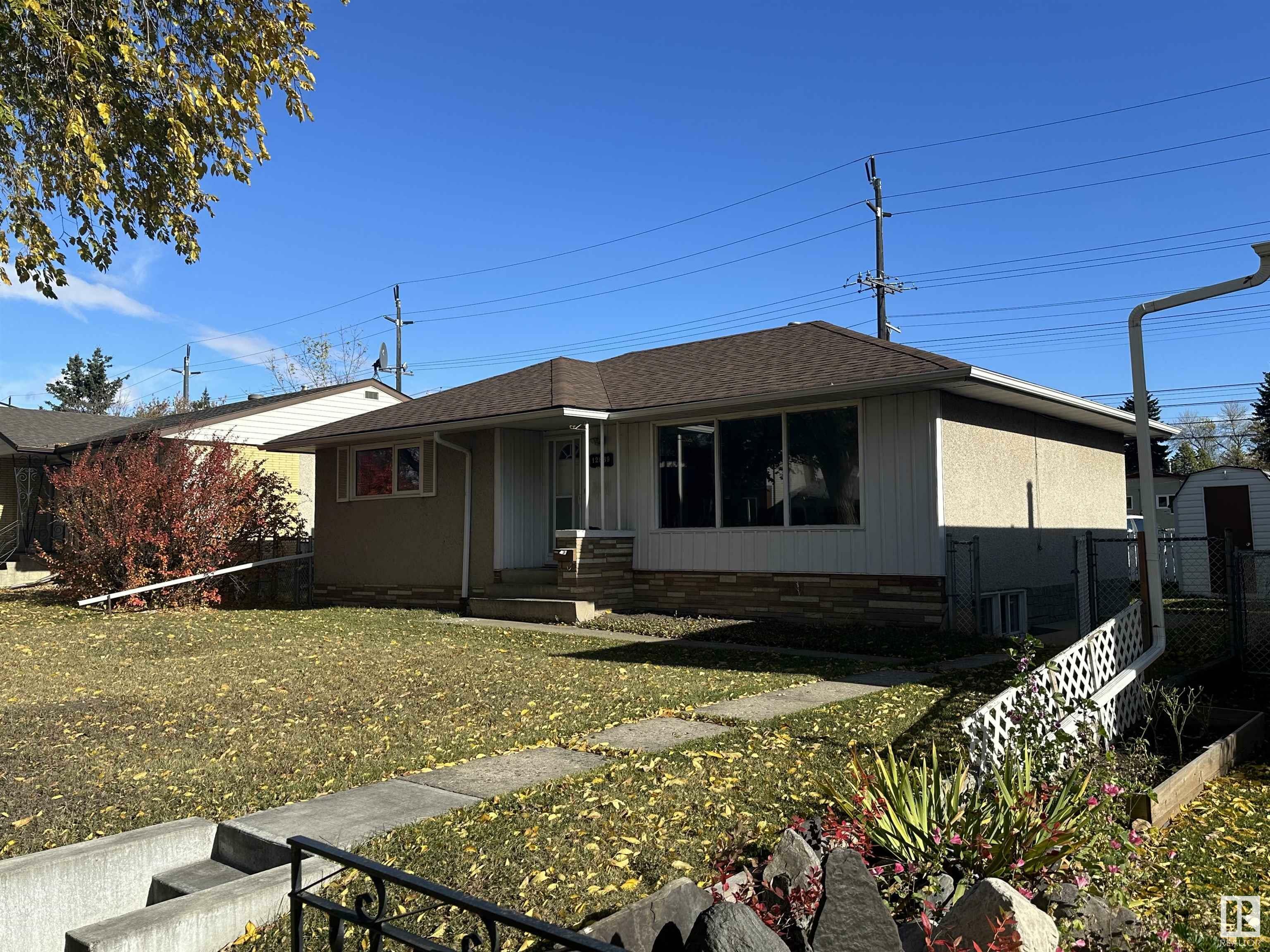 Photo de la propriété:  12839 103 Street NW  AB T5E 4L9 