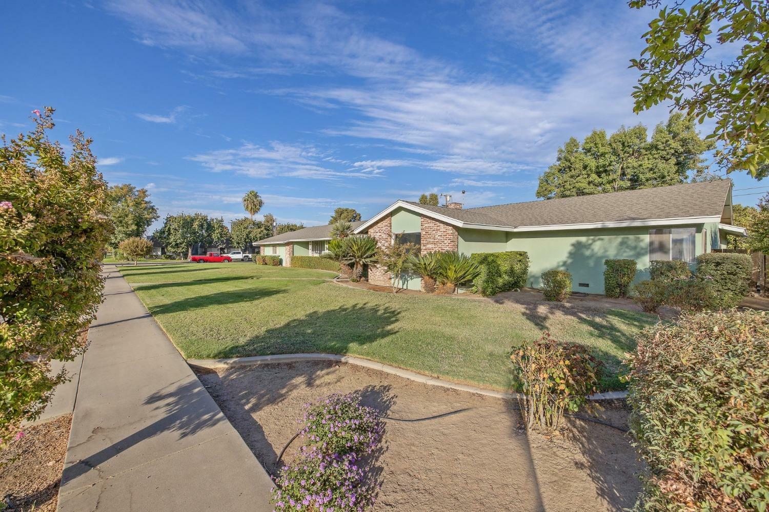 Property Photo:  860 N Villa Avenue  CA 93618 