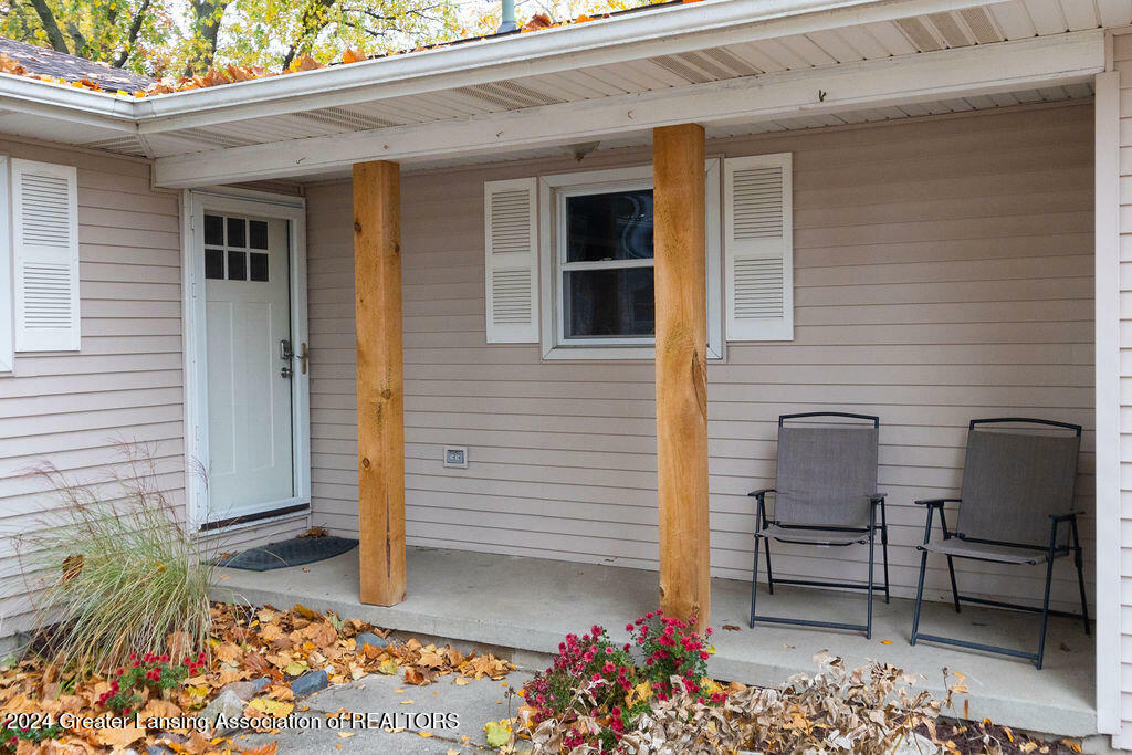 Property Photo:  1812 Pinecrest Drive  MI 48823 