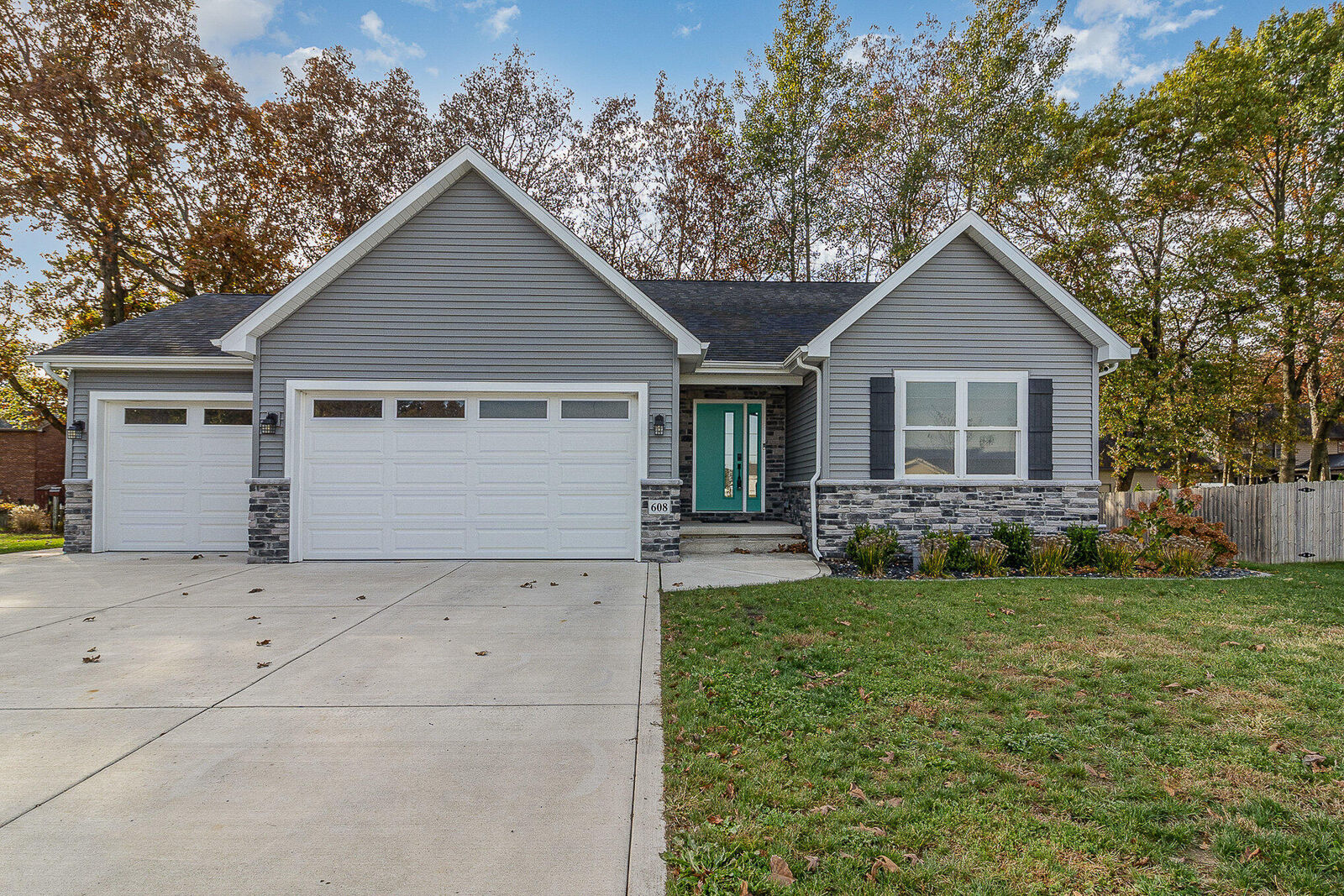 Property Photo:  608 E Ross Avenue  IN 46347 