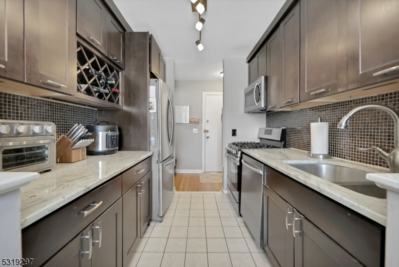 Property Photo:  565 Grove St F1  NJ 07013 