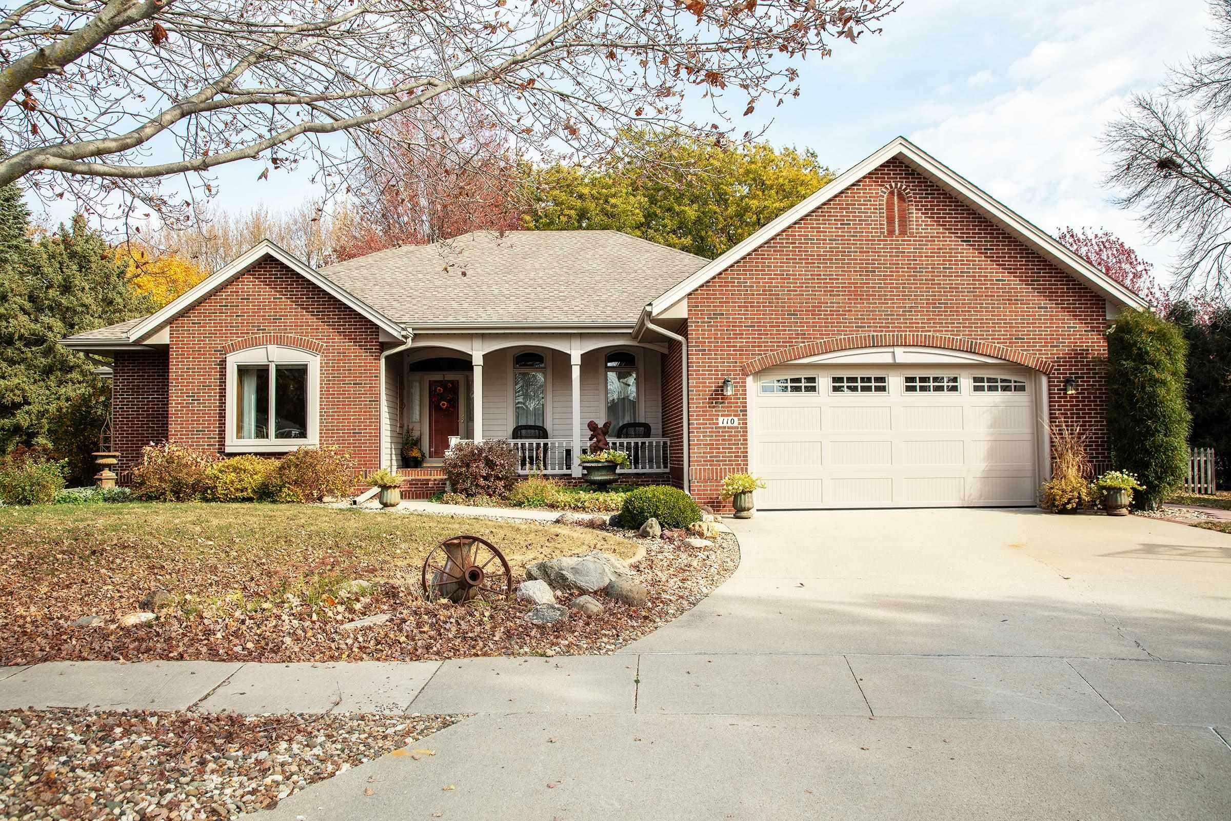 Property Photo:  110 Willow Circle  IA 50677 