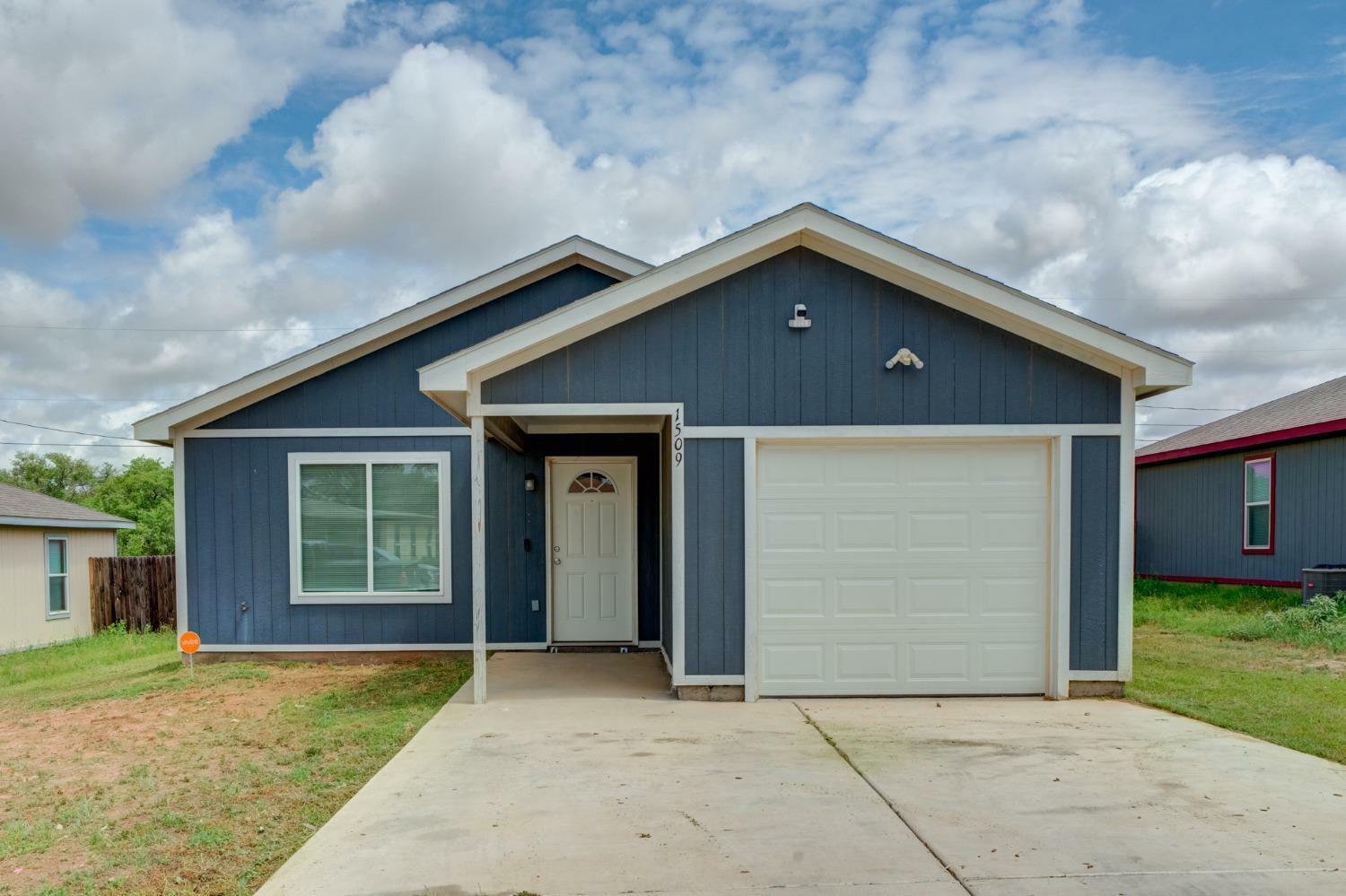Property Photo: 1509 E 6th Street TX 79403