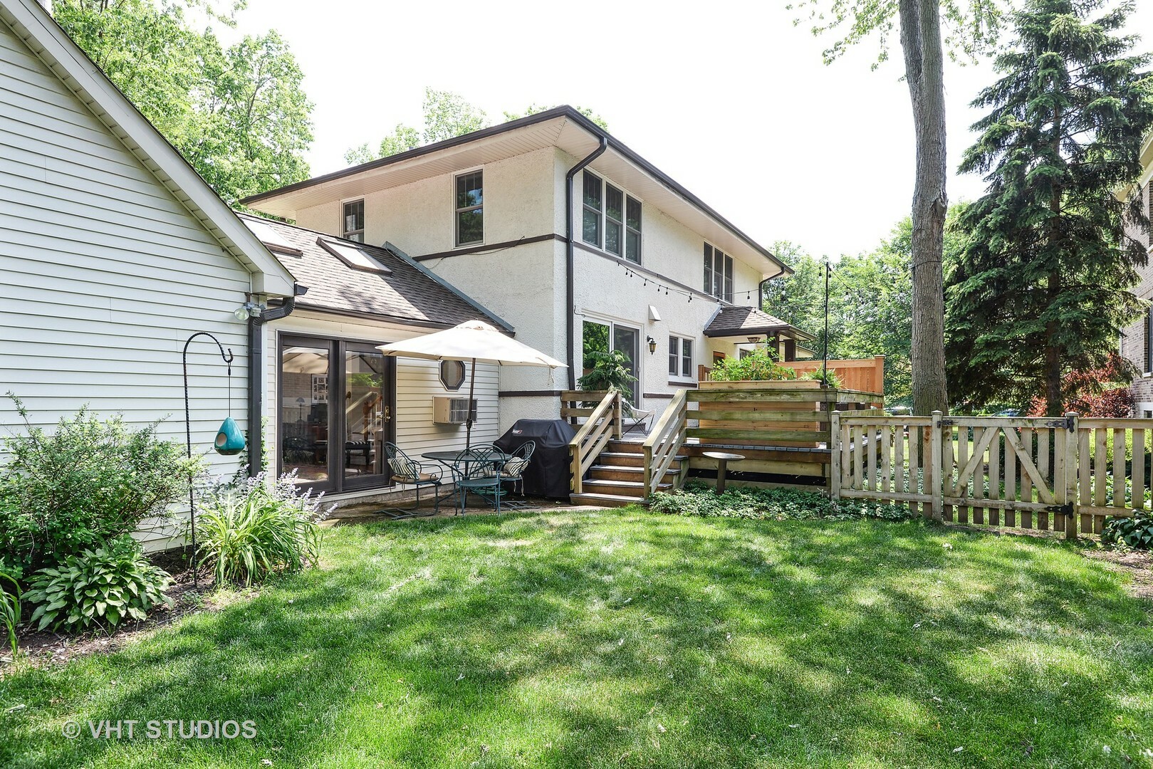 Property Photo:  2401 Colfax Street  IL 60201 