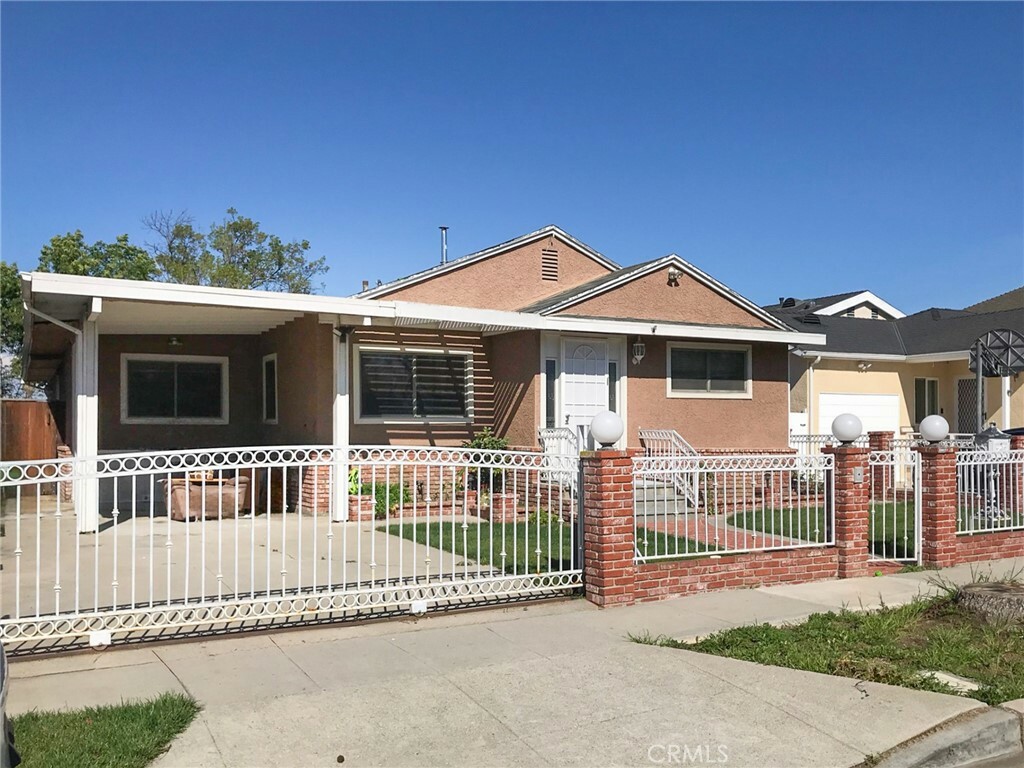 Property Photo:  7562 Midfield Avenue  CA 90045 