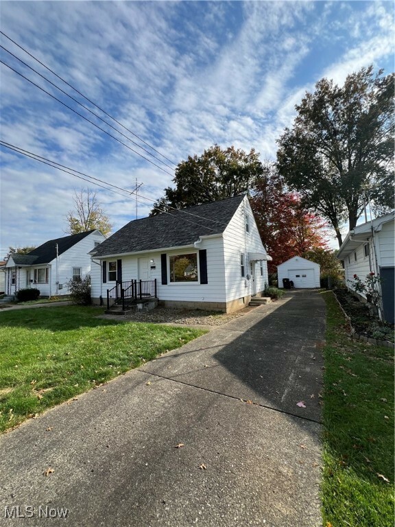 Property Photo:  1385 Westwood Drive NW  OH 44485 