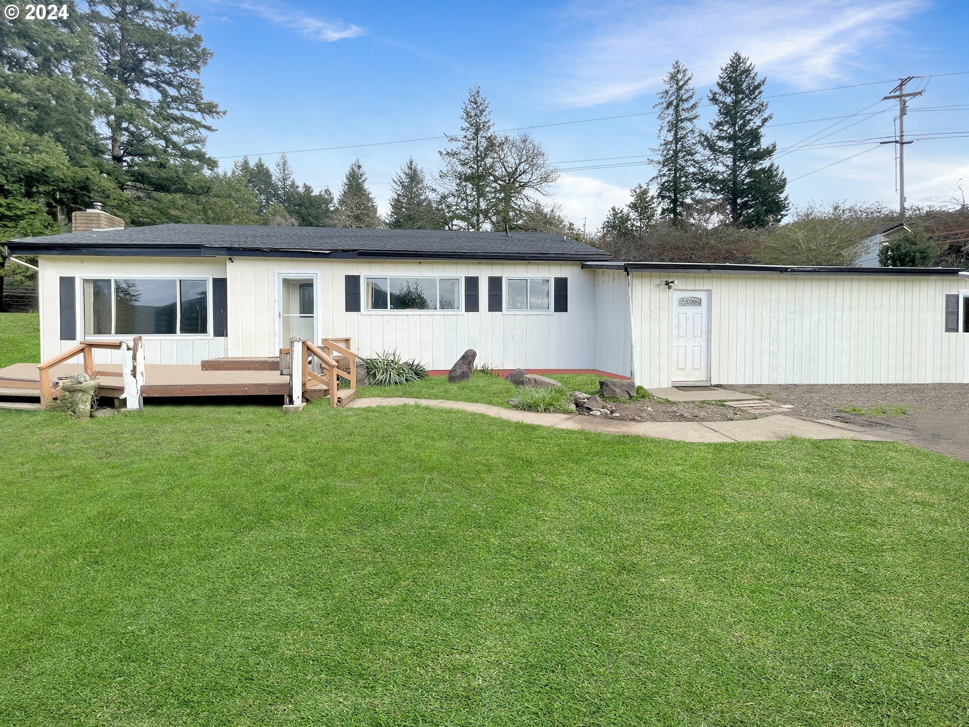 Property Photo: 17676 Gardner Ridge Rd OR 97415