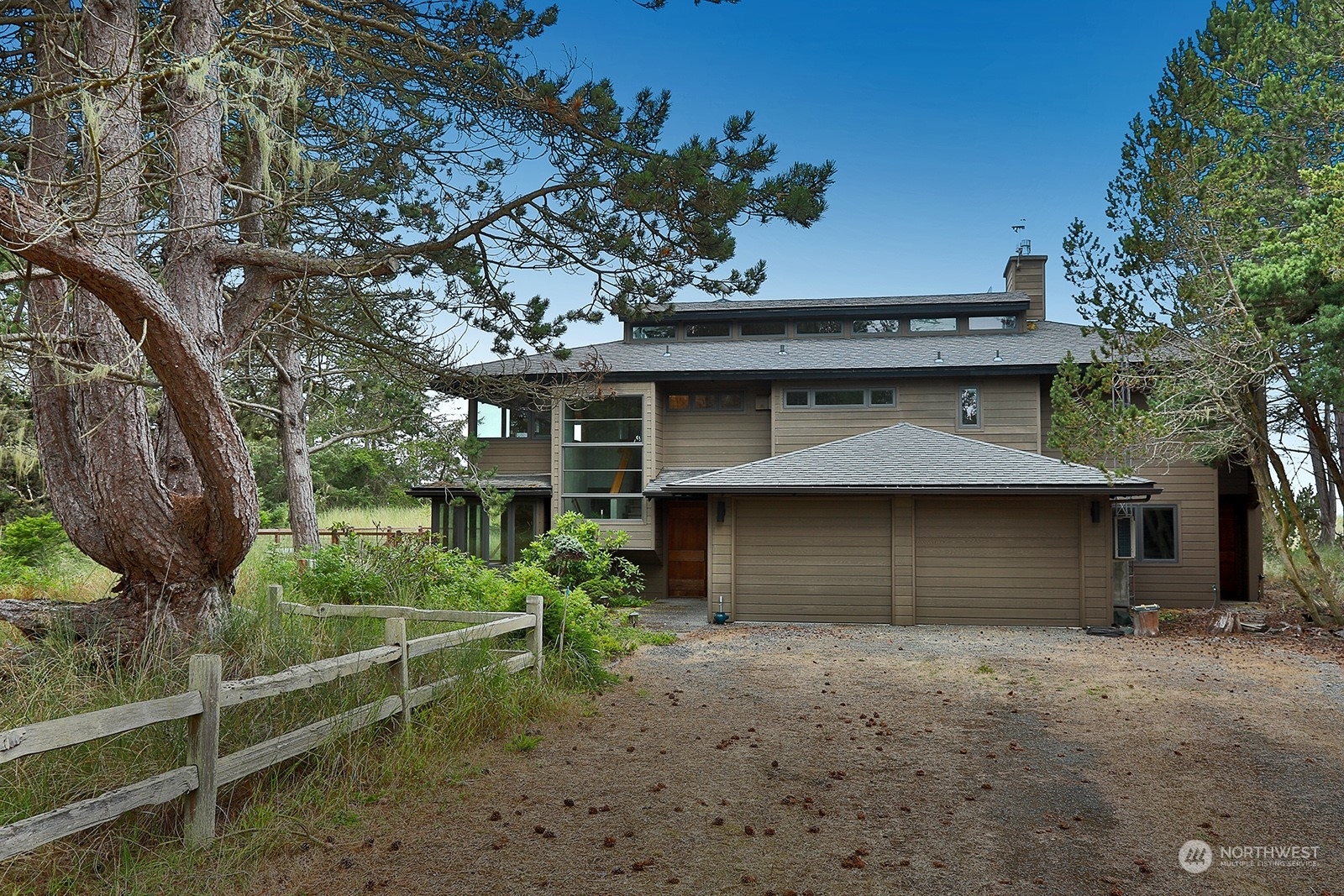 Property Photo:  4927 Surfcrest Drive  WA 98277 