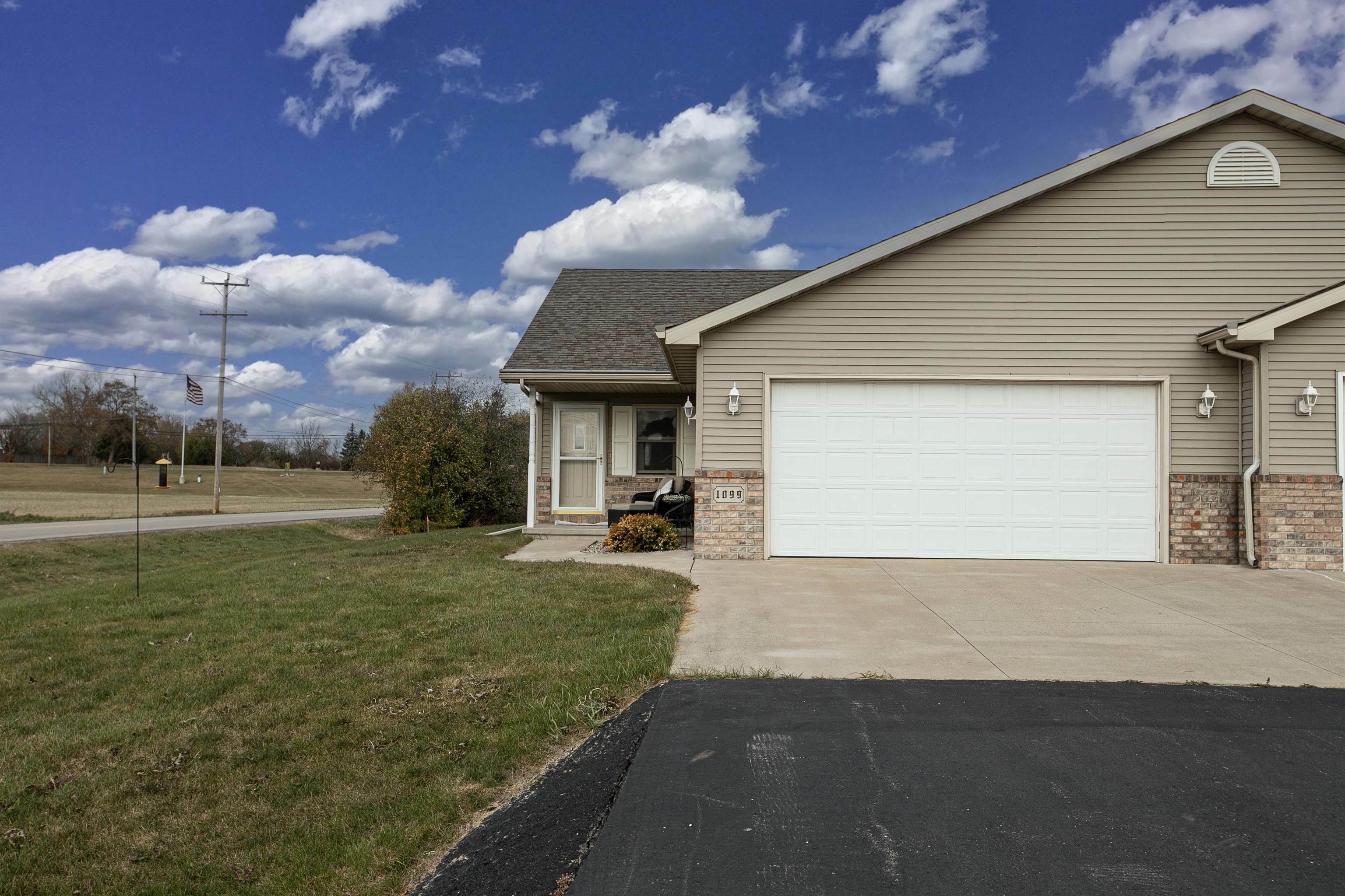 Property Photo:  1099 Rock Ledge Lane  WI 54956 