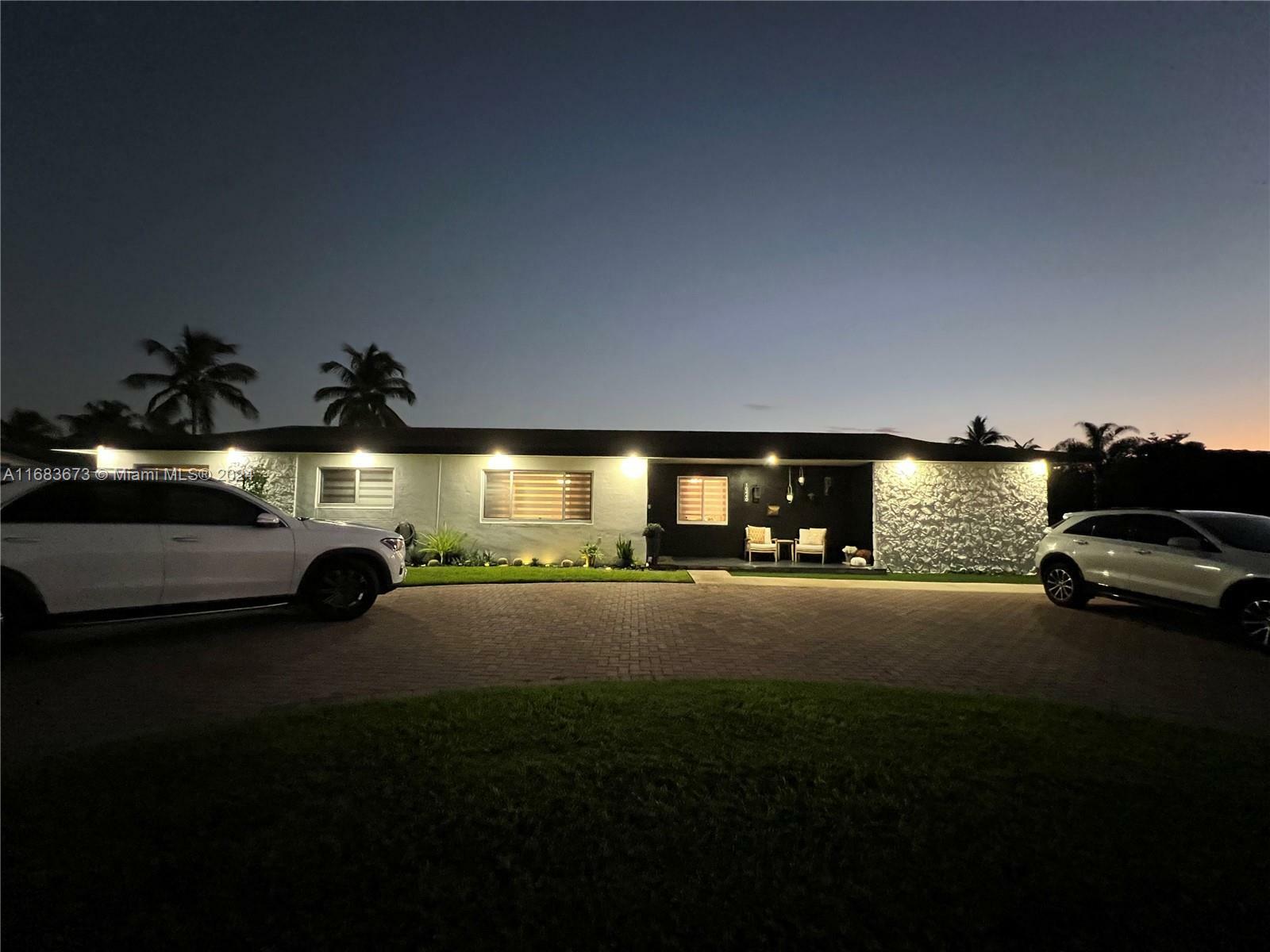 Property Photo:  10440 SW 112th St  FL 33176 