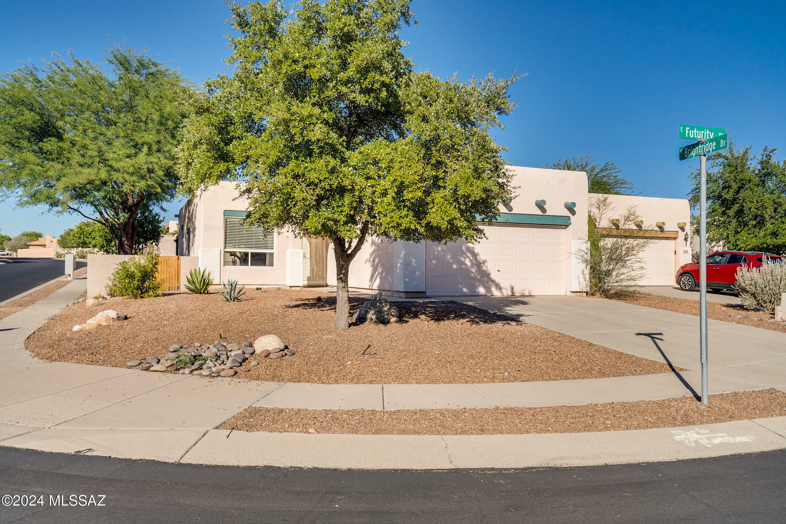 Property Photo:  91 E Futurity Place  AZ 85755 