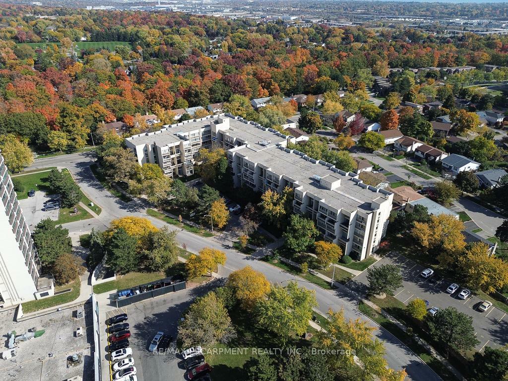 Property Photo: 1300 Marlborough Court 119 ON L6H 2S2