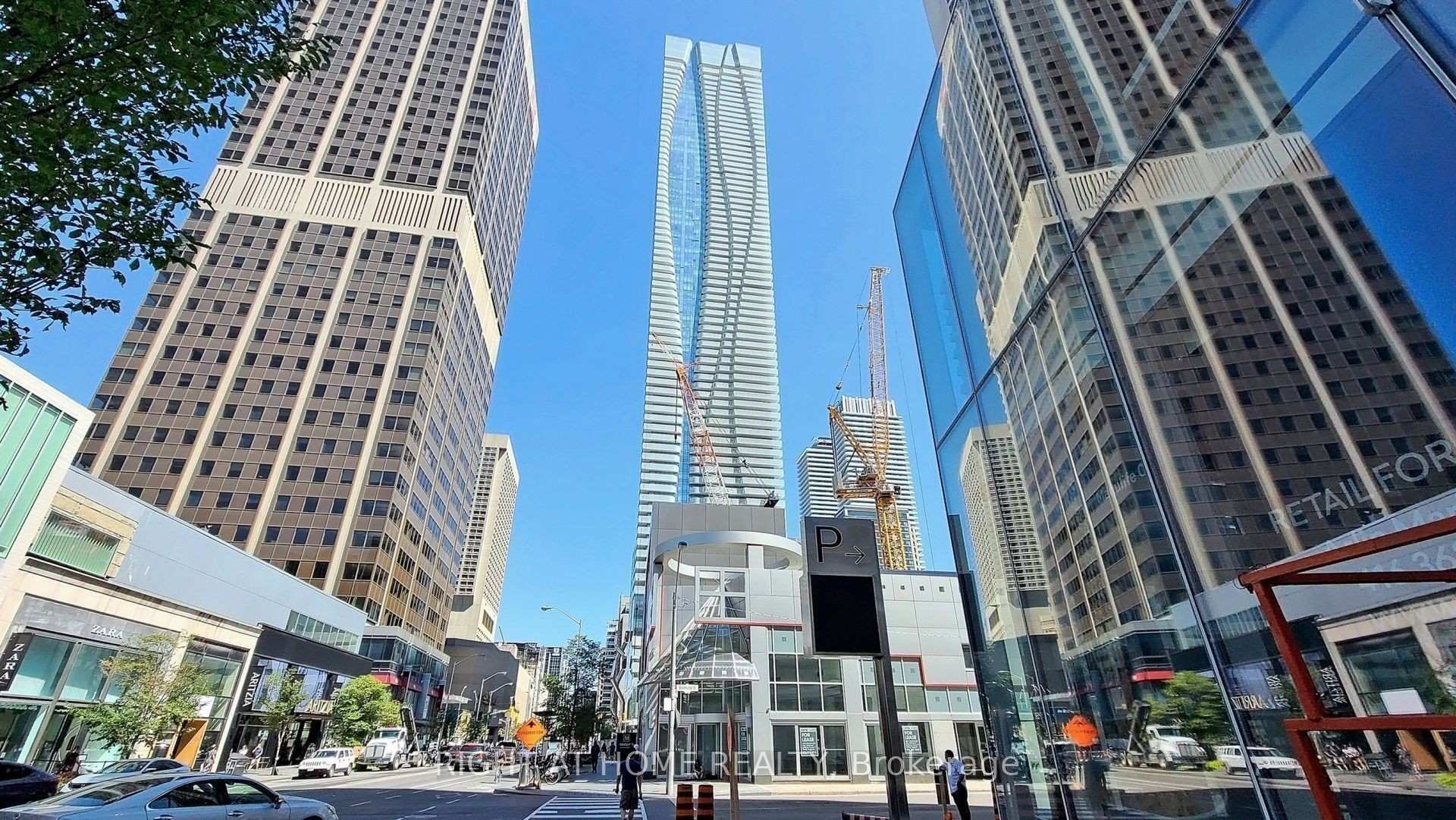 Property Photo: 1 Bloor Street E 4707 ON M4W 1A9