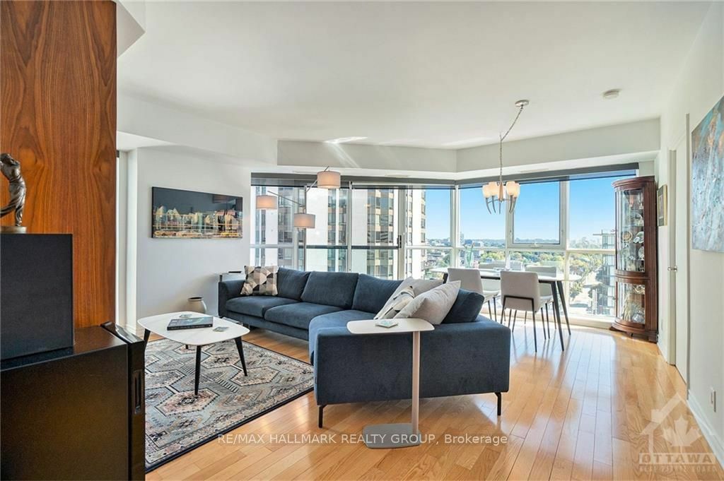 Property Photo:  445 Laurier Ave W 1601  ON K1R 0A2 