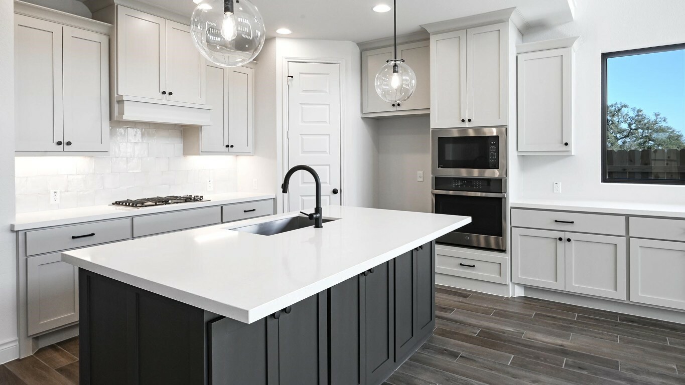 Property Photo:  120 Teakmill Trail  TX 78666 