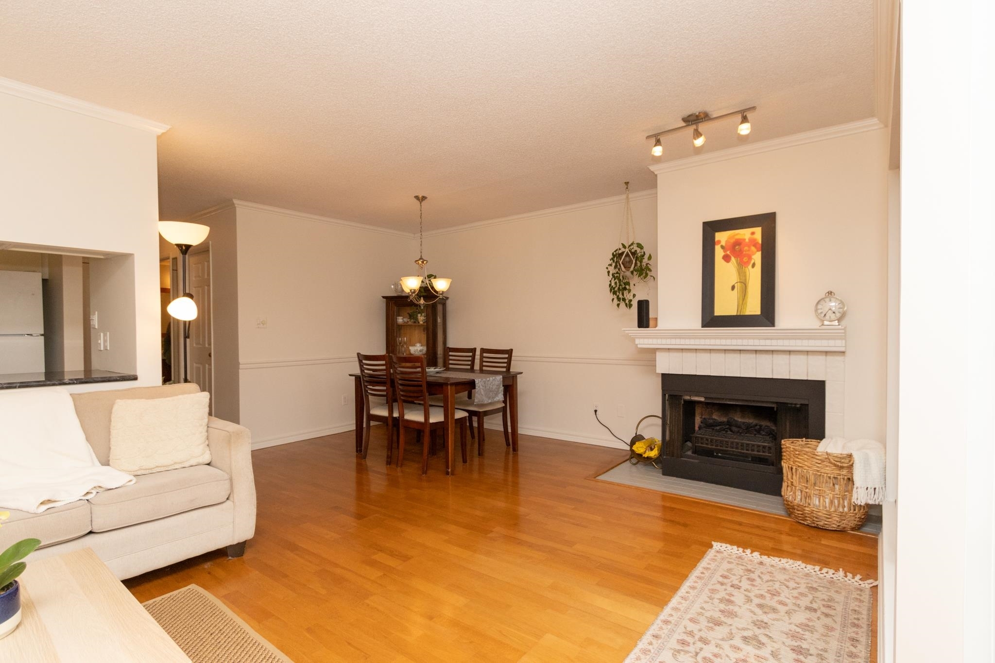 Property Photo:  4323 Gallant Avenue 314  BC V7G 2C1 